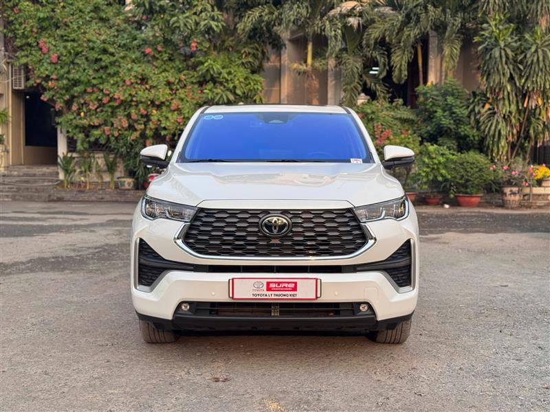 INNOVA CROSS HYBRID 2023